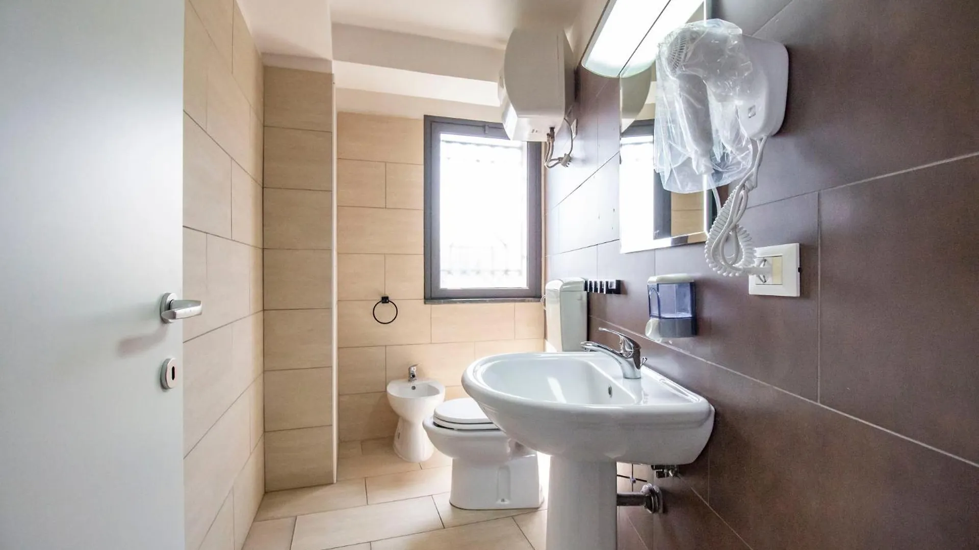 Royal Playa Suite And Apartament -Private Parking- Self Chek Out Catania