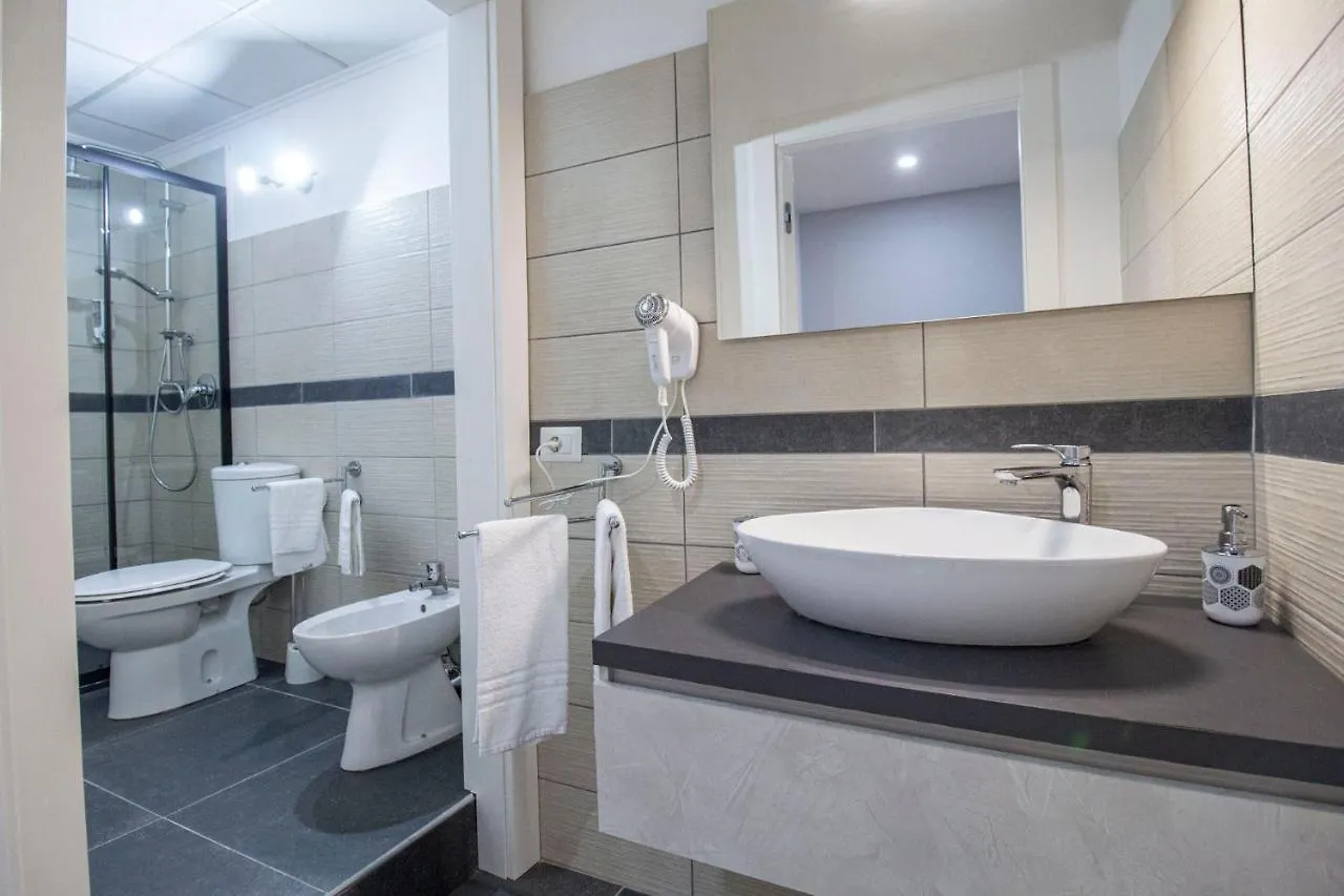 Ξενοδοχείο με διαμερίσματα Royal Playa Suite And Apartament -Private Parking- Self Chek Out Κατάνια