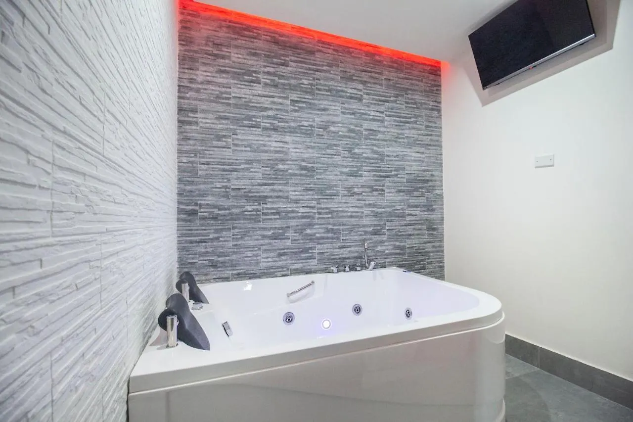 Ξενοδοχείο με διαμερίσματα Royal Playa Suite And Apartament -Private Parking- Self Chek Out Κατάνια Ιταλία